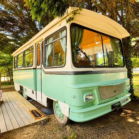 Insolite - Roulotte Cowboy Et Bus Vintage Mignaloux-Beauvoir