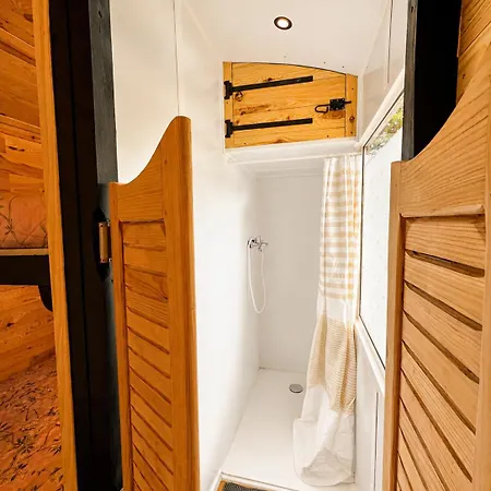Bed & Breakfast Insolite - Roulotte Cowboy Et Bus Vintage *