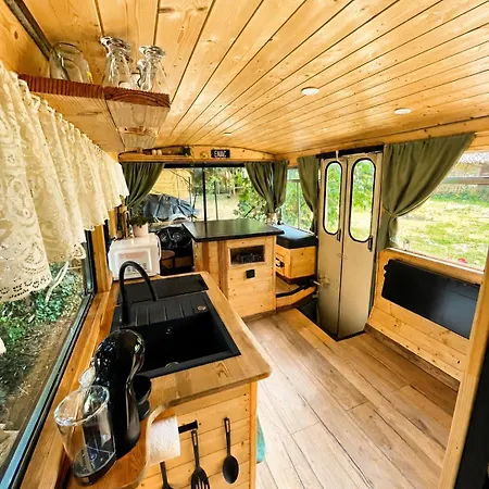 Insolite - Roulotte Cowboy Et Bus Vintage *