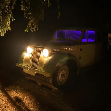 Insolite - Roulotte Cowboy Et Bus Vintage *
