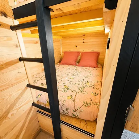 Bed & Breakfast Insolite - Roulotte Cowboy Et Bus Vintage